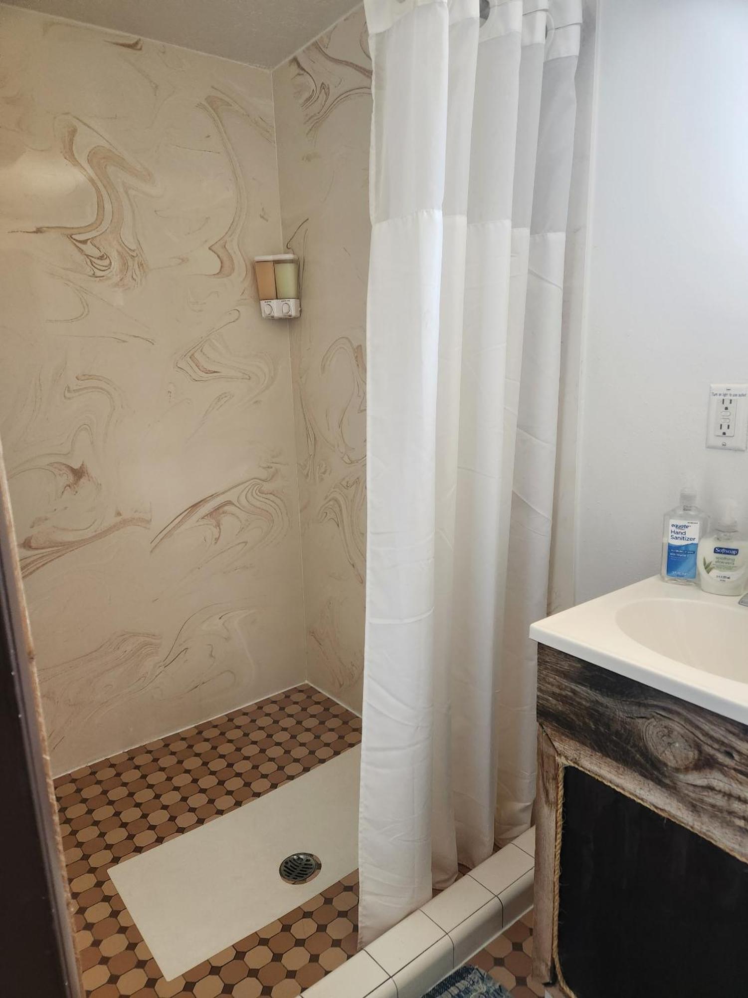 Cowboy Country Inn Escalante Room photo